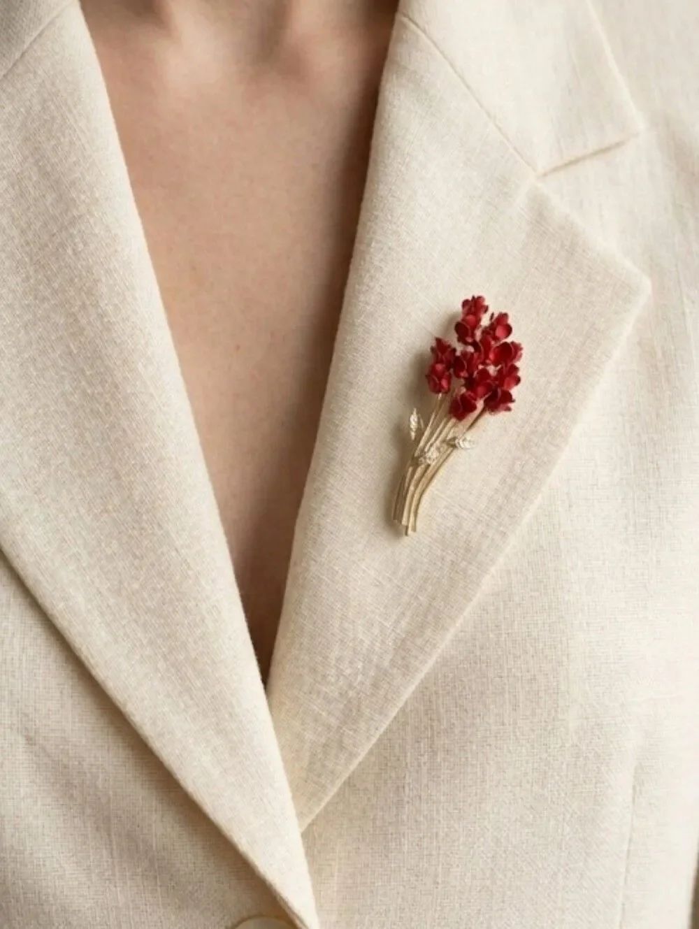 Weingeroff Brooch/pin Metal sculpture Red Rose Bouquet Gold Vintage